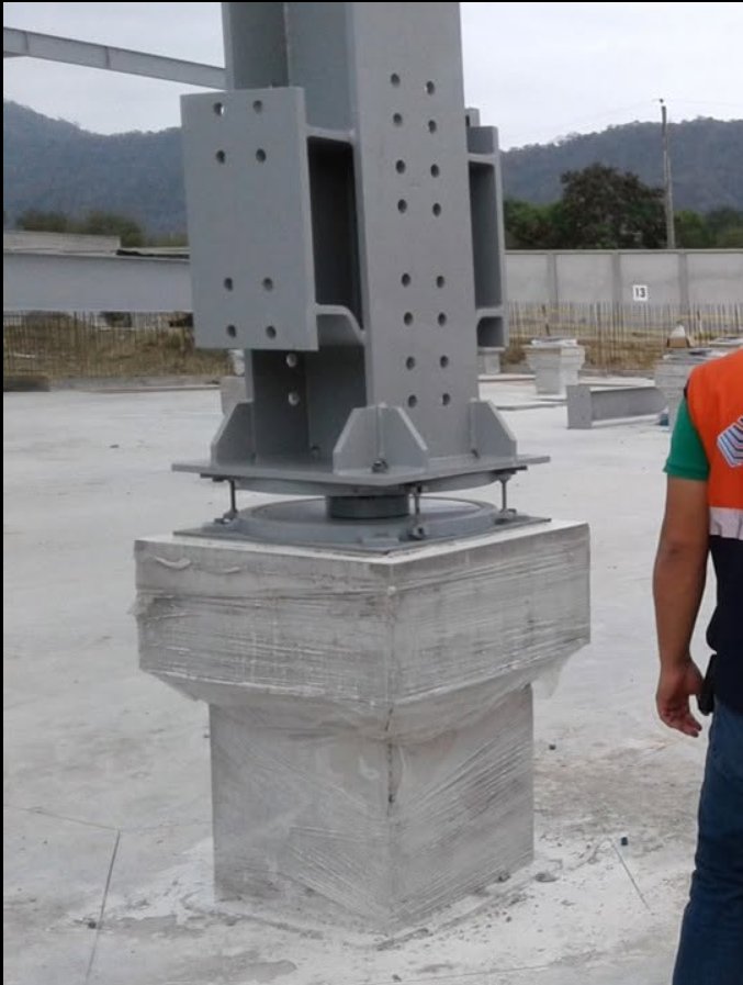 Hospital civil Bahía de Caráquez con doble péndulo de fricción