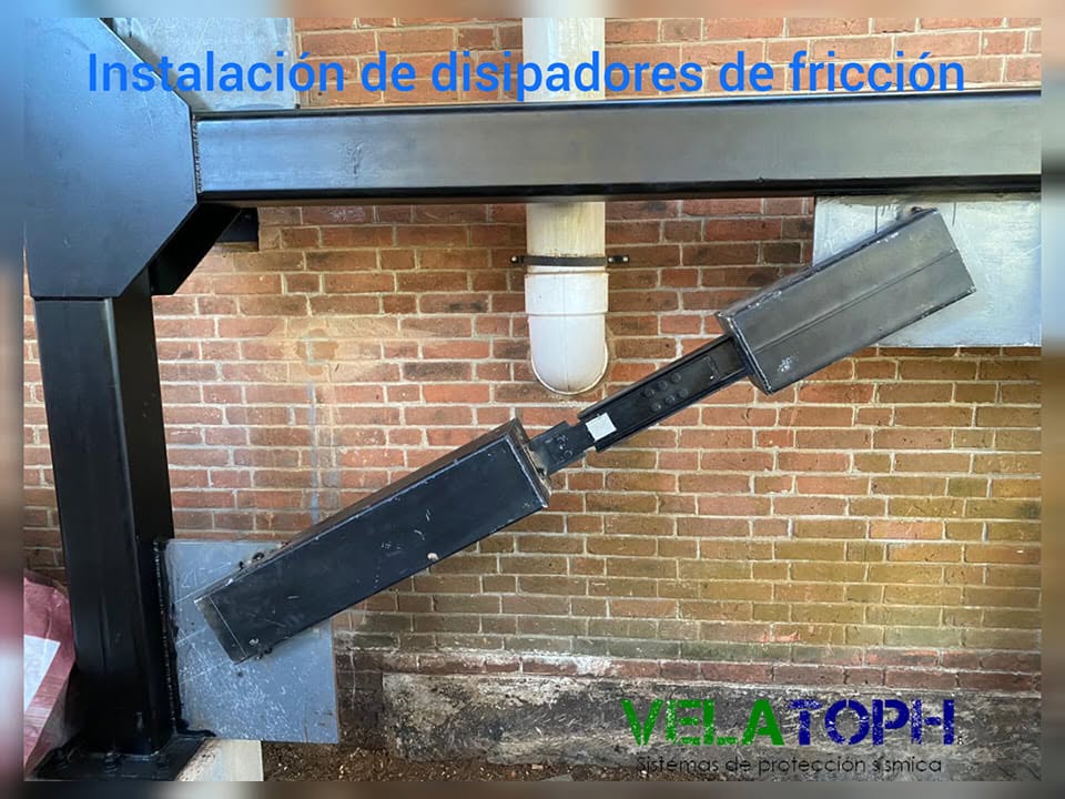 Universidad del Valle de Guatemala con disipadores de fricción